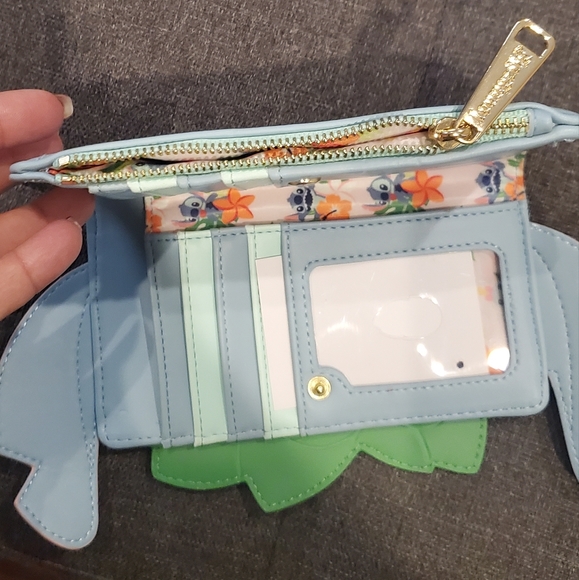 Stitch loungefly wallet - Picture 4 of 6